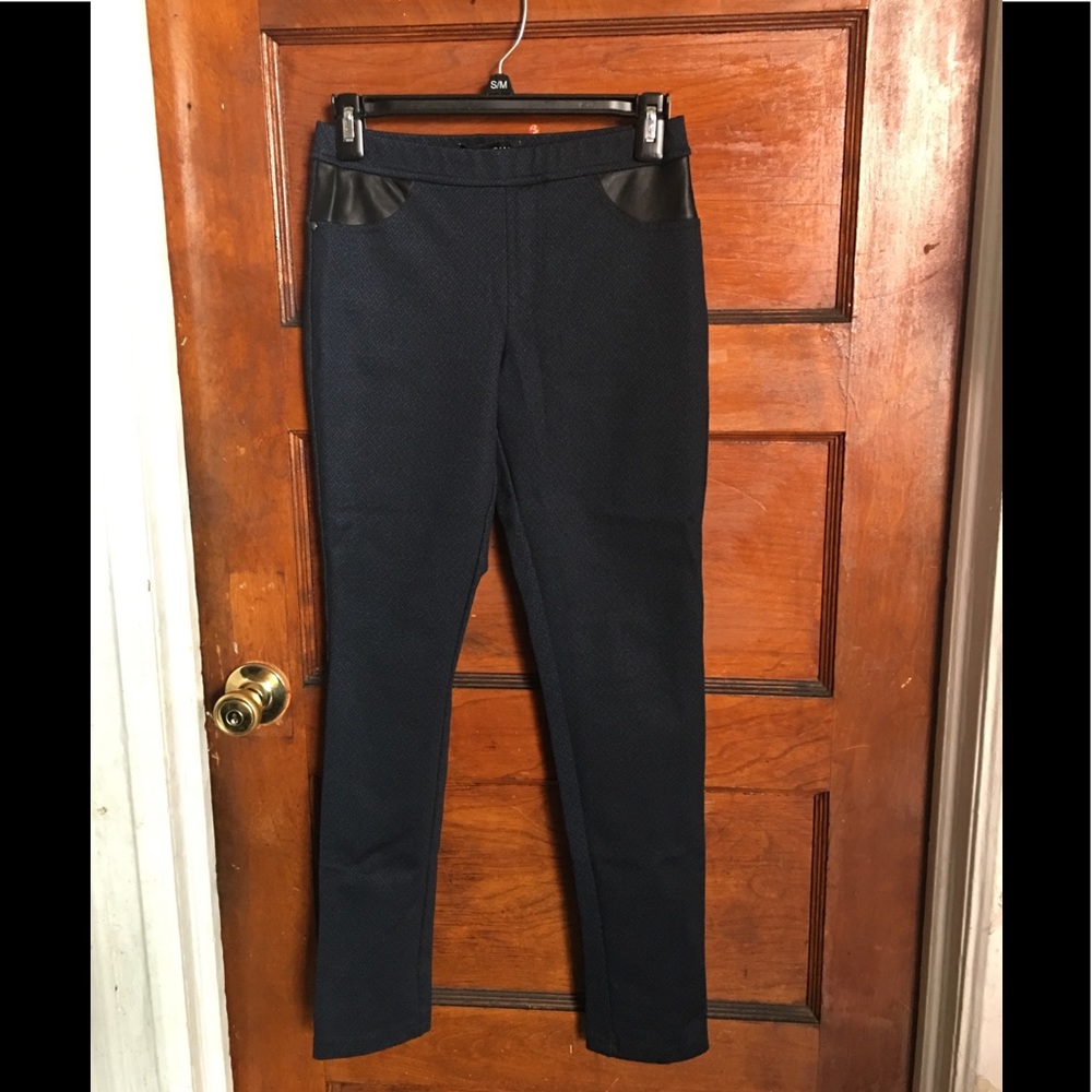 A women skinny jean.